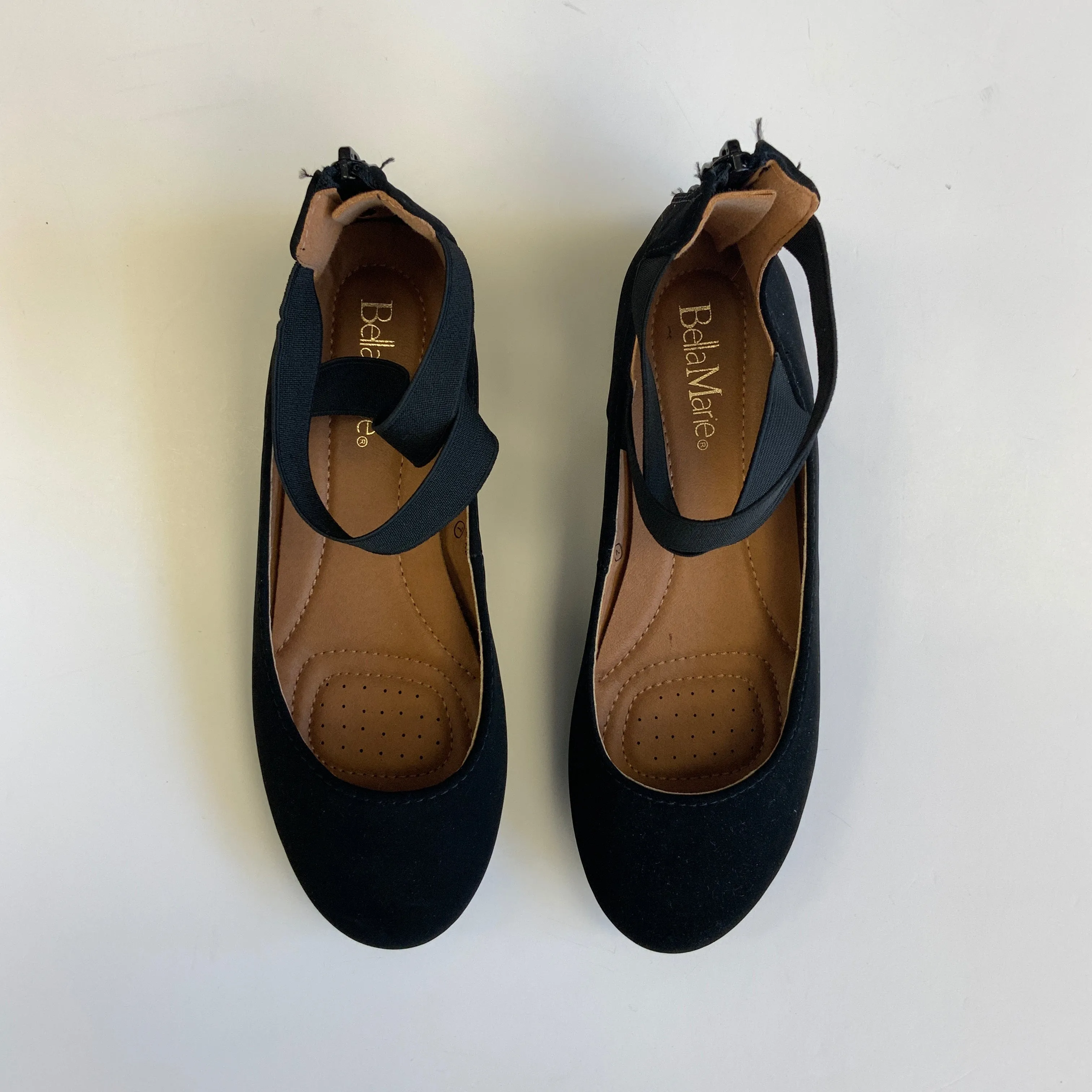 Black Shoes Flats Bella Marie, Size 7