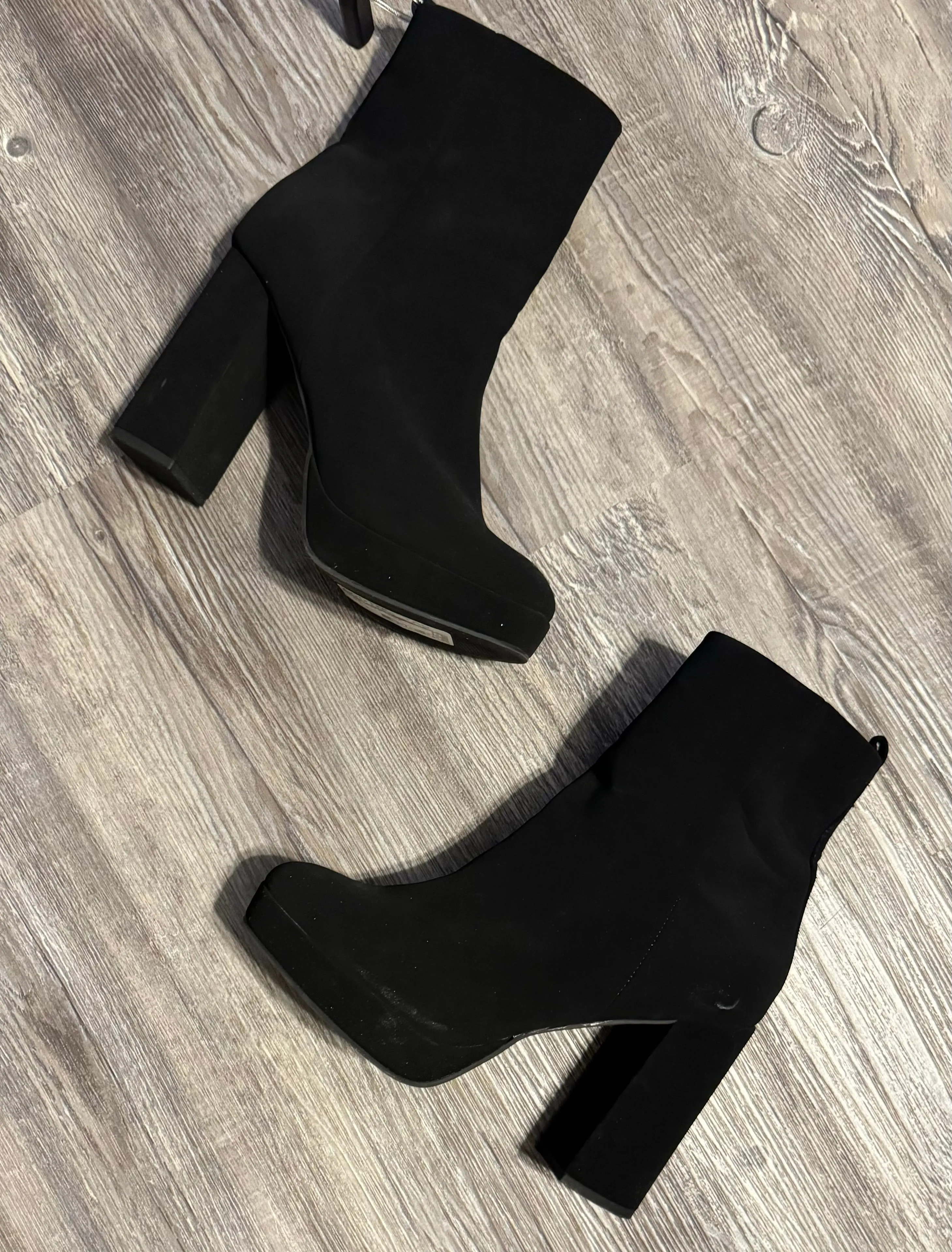 Boots Ankle Heels By Report  Size: 7.5