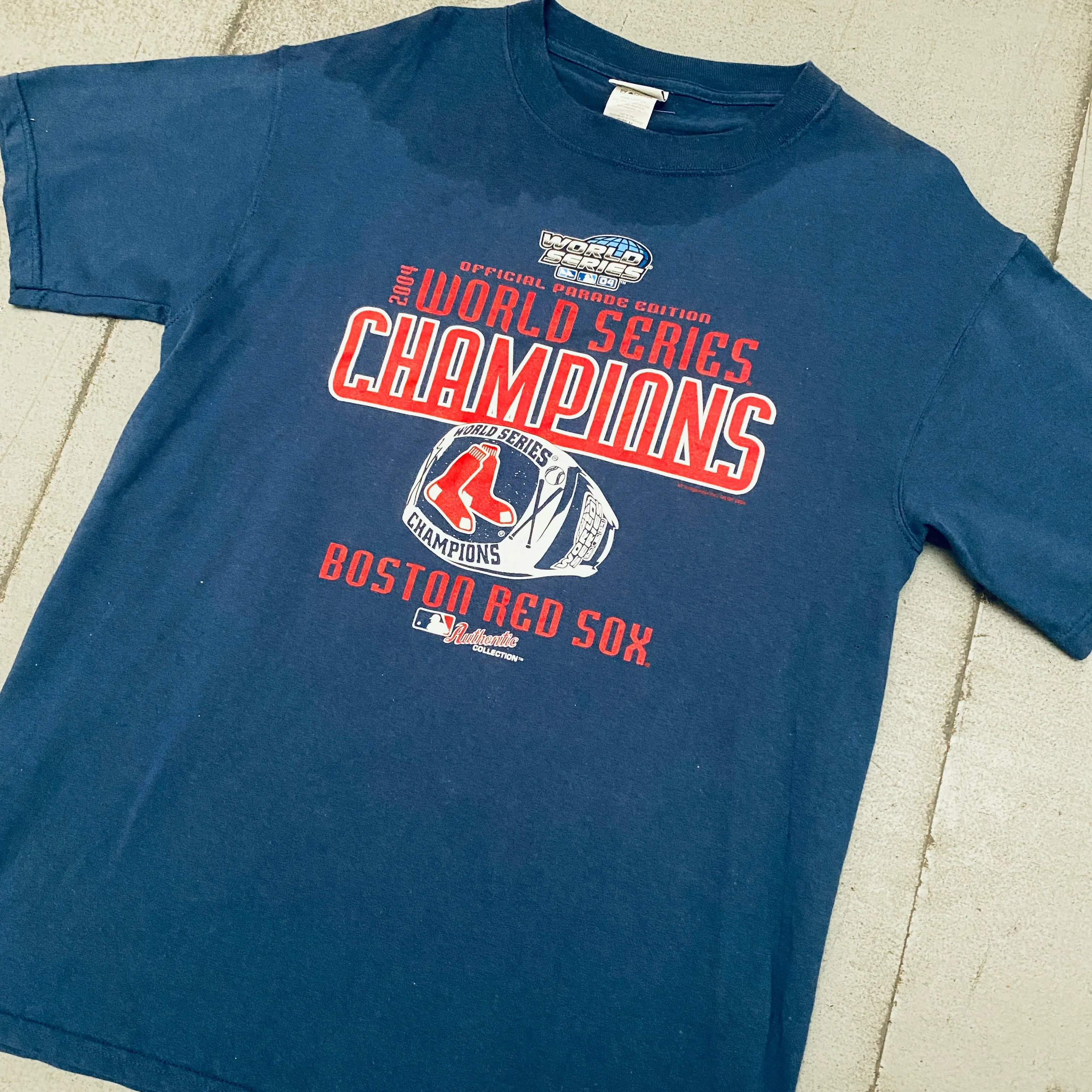 Boston Red Sox: 2004 World Series Champions Official Parade Edition Tee (M/L)