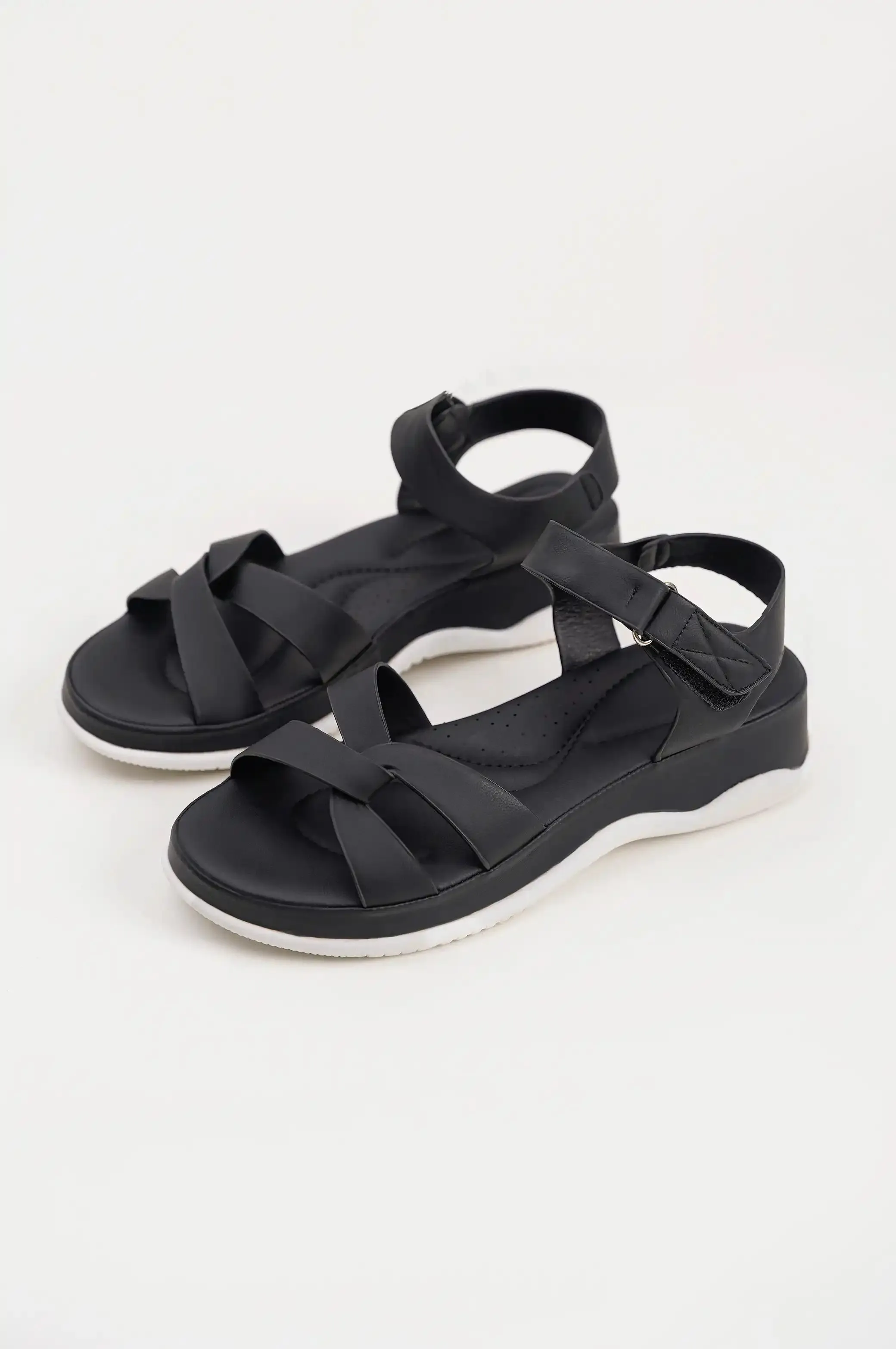 CRISS-CROSS SANDAL