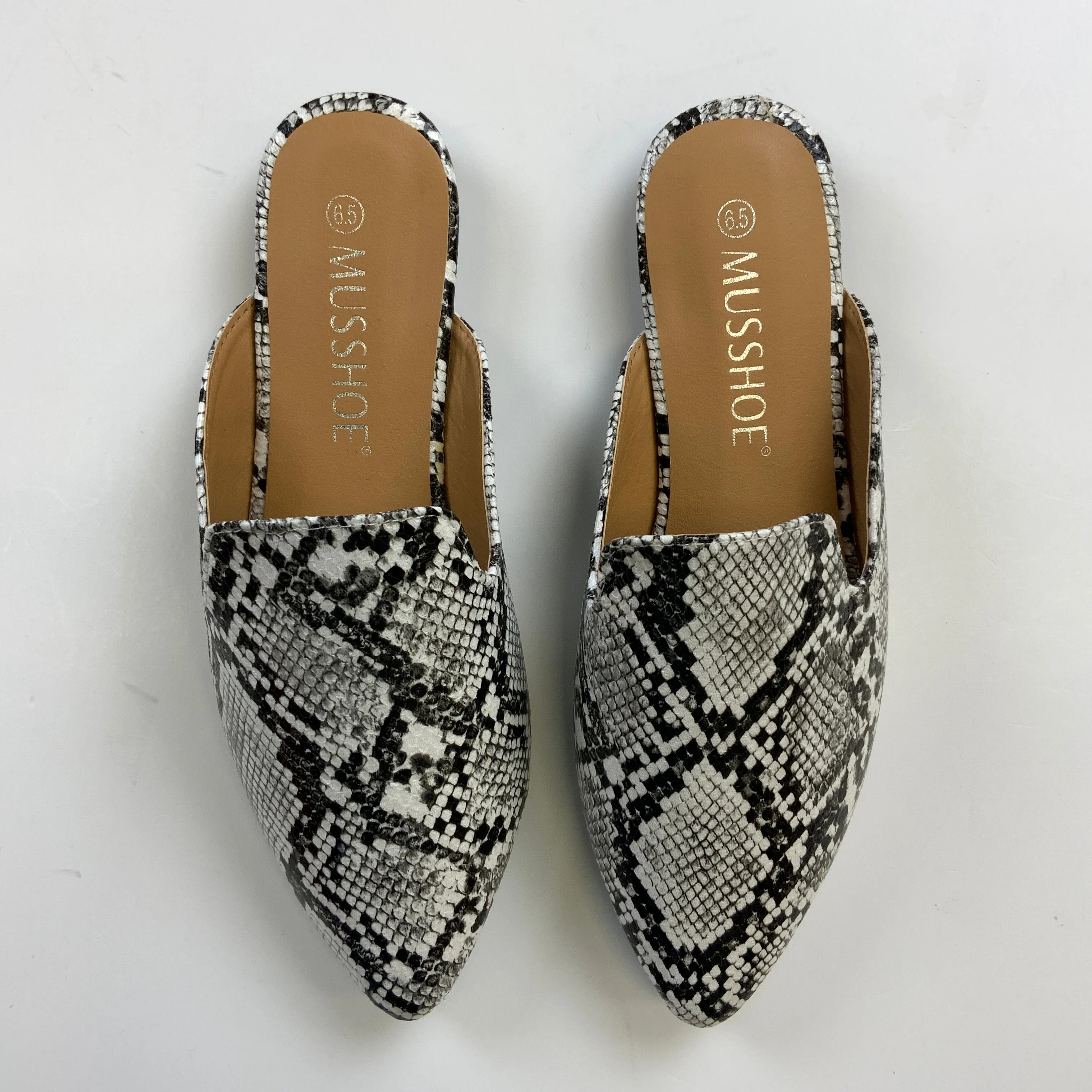 Shoes Flats By Clothes Mentor In Snakeskin Print, Size: 6.5