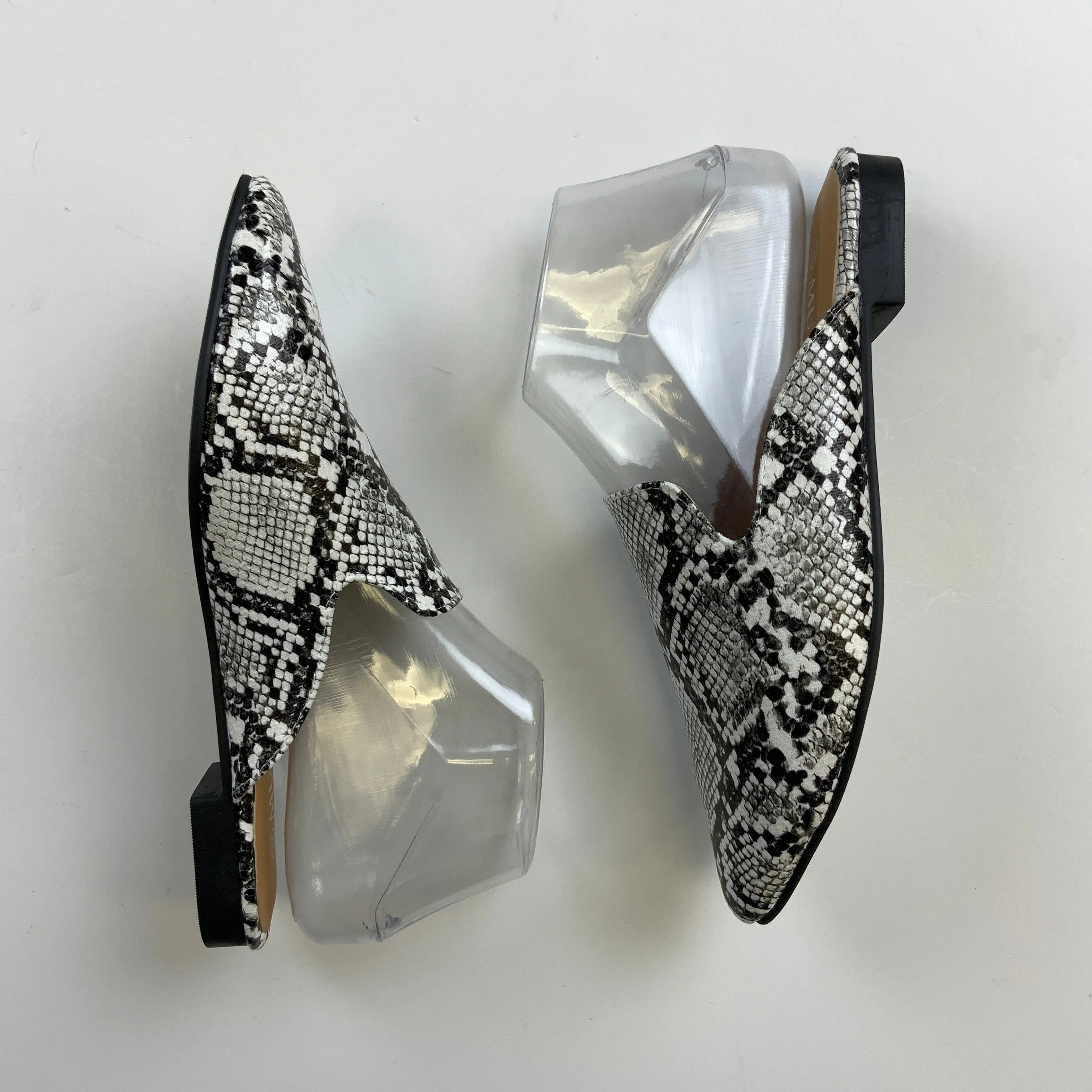 Shoes Flats By Clothes Mentor In Snakeskin Print, Size: 6.5