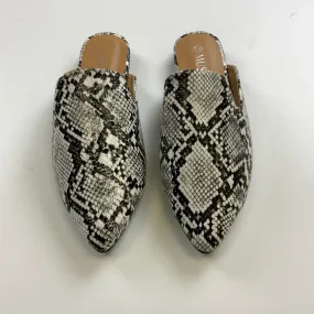 Shoes Flats By Clothes Mentor In Snakeskin Print, Size: 6.5